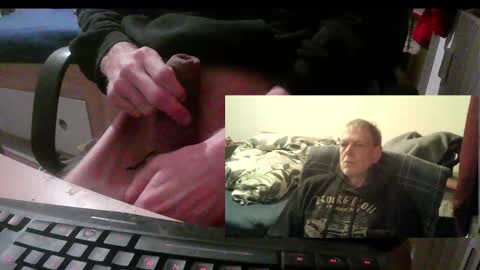 Snapshot of bremer64 chatting on 11.16.25 bremer64 online show from 11.16.25