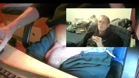 Snapshot of bremer64 chatting on 11.28.25 bremer64 online show from 11.28.25