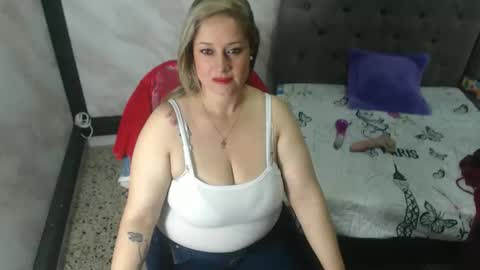 Snapshot of brenda_bigtitis chatting on 10.15.25 brenda_bigtitis online show from 10.15.25