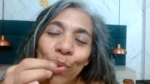 Snapshot of brenda_velasquez chatting on 06.18.26 BRENDA VELASQUEZ online show from 06.18.26