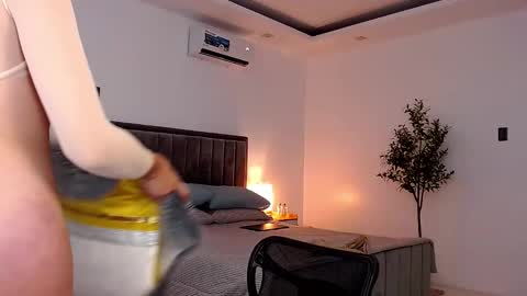 Brenda with a huge suckable cock you will love online show from 02.11.25