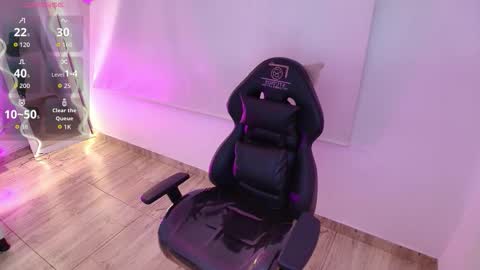 Snapshot of brendda_tay chatting on 11.26.25 BRENDDA online show from 11.26.25