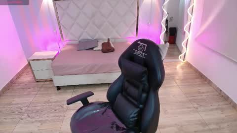 Snapshot of brendda_tay chatting on 11.27.25 BRENDDA online show from 11.27.25