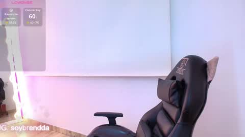 Snapshot of brendda_tay chatting on 12.20.25 BRENDDA online show from 12.20.25