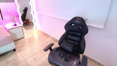 Snapshot of brendda_tay chatting on 12.21.25 BRENDDA online show from 12.21.25