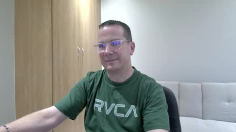 Snapshot of brettdj chatting on 11.14.25 Brett online show from 11.14.25