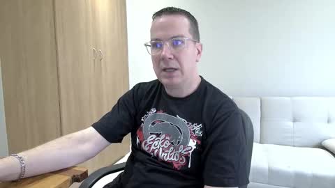 Snapshot of brettdj chatting on 11.15.25 Brett online show from 11.15.25