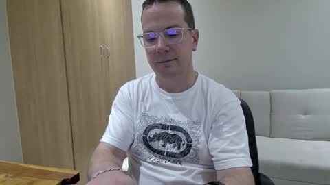 Snapshot of brettdj chatting on 11.21.25 Brett online show from 11.21.25