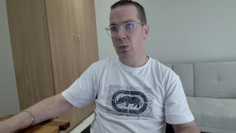 Snapshot of brettdj chatting on 04.02.26 Brett online show from 04.02.26