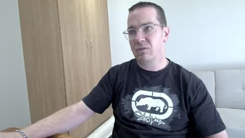 Snapshot of brettdj chatting on 04.04.26 Brett online show from 04.04.26