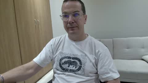 Snapshot of brettdj chatting on 04.05.26 Brett online show from 04.05.26