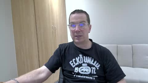 Snapshot of brettdj chatting on 04.09.26 Brett online show from 04.09.26