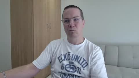 Snapshot of brettdj chatting on 05.01.26 Brett online show from 05.01.26