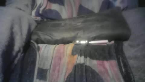 Snapshot of bri20fu chatting on 02.16.26 raining down on me online show from 02.16.26