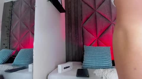 B R I A  online show from 02.18.26