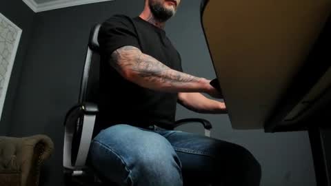 Snapshot of brianhunts chatting on 12.23.25 Brian online show from 12.23.25