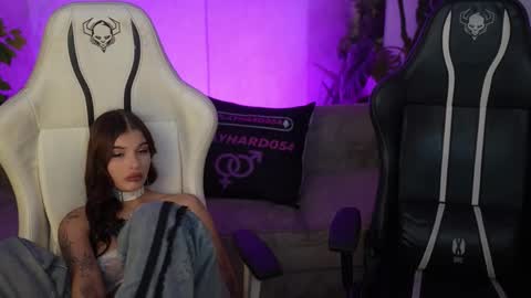 Snapshot of bright_diamonds_054 chatting on 11.27.25 Diamonds Girls online show from 11.27.25