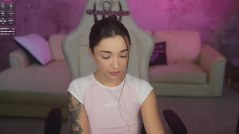 Snapshot of bright_diamonds_054 chatting on 02.12.26 Diamonds Girls online show from 02.12.26