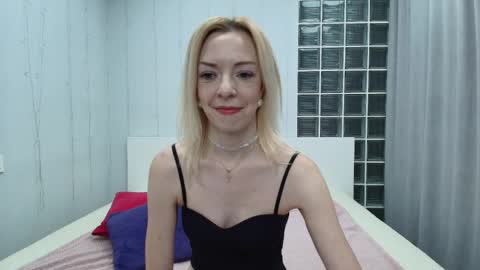 Snapshot of brightly_heizer chatting on 05.13.26 Heather online show from 05.13.26