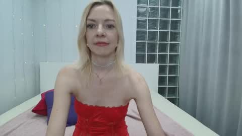 Snapshot of brightly_heizer chatting on 05.29.26 Heather online show from 05.29.26