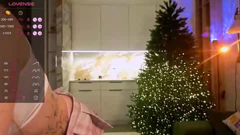 Snapshot of britakiss chatting on 11.30.25 Brita online show from 11.30.25