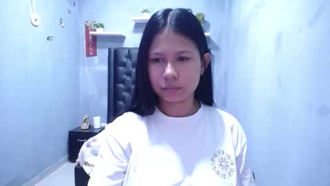 Snapshot of britanyx1 chatting on 05.19.26 britanyx1 online show from 05.19.26
