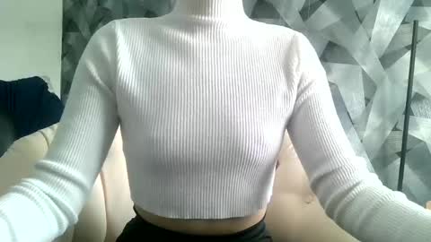 Snapshot of britneykittens chatting on 01.21.25 BritneyKittens online show from 01.21.25