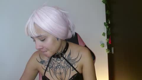 Snapshot of brittany_bubbles chatting on 02.11.26 maru miaw Please help me to reach 100 thumbs up online show from 02.11.26