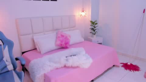 Snapshot of brittany_cute18 chatting on 12.17.24   online show from 12.17.24