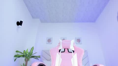 Snapshot of brittany_cute18 chatting on 01.21.25   online show from 01.21.25