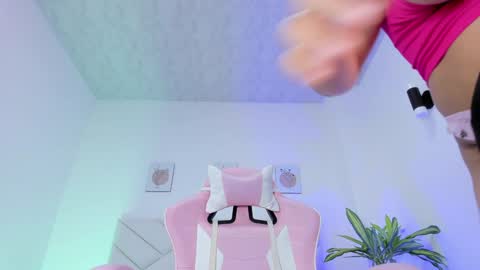 Snapshot of brittany_cute18 chatting on 01.31.25   online show from 01.31.25