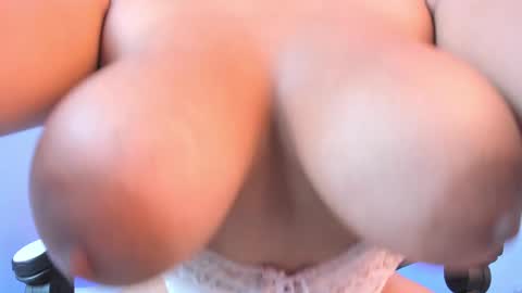 Snapshot of brittany_cute18 chatting on 02.07.25   online show from 02.07.25