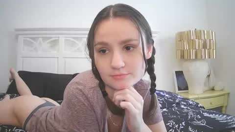 Snapshot of brittbratt24 chatting on 02.05.25 Britt online show from 02.05.25