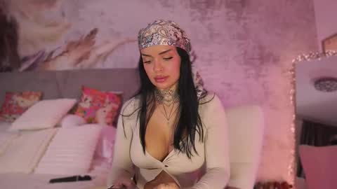 Snapshot of brivibexoxo chatting on 10.19.25 BriannaMoon online show from 10.19.25