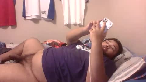 Snapshot of bronxforlife chatting on 02.05.25 bronxforlife online show from 02.05.25