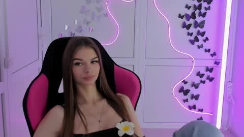 Snapshot of brooklunglow_ chatting on 06.25.26 Vlada online show from 06.25.26
