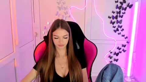Snapshot of brooklunglow_ chatting on 07.24.26 Vlada online show from 07.24.26