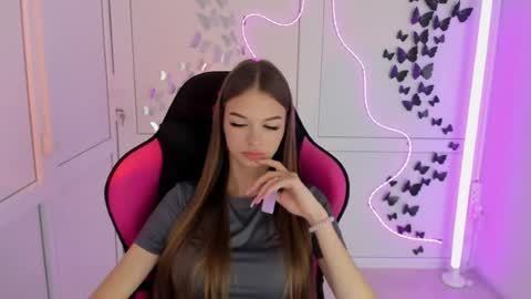 Snapshot of brooklunglow_ chatting on 07.29.26 Vlada online show from 07.29.26