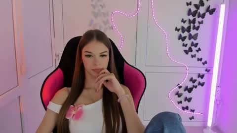 Snapshot of brooklunglow_ chatting on 07.31.26 Vlada online show from 07.31.26