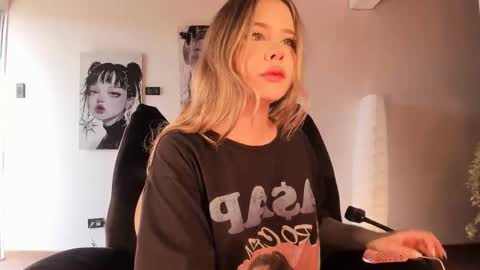 Snapshot of brooklyn_baby_ chatting on 03.14.26 Nat Independent model Please help me to reach 200 thumbs up online show from 03.14.26