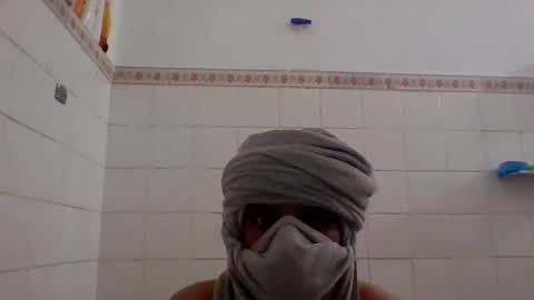 Snapshot of brownmanin40s chatting on 05.05.26 brownmanin40s online show from 05.05.26