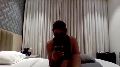 Snapshot of brownmanin40s chatting on 05.31.26 brownmanin40s online show from 05.31.26