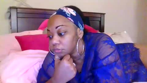 Snapshot of brownroundrenee chatting on 05.24.26 brownroundrenee online show from 05.24.26