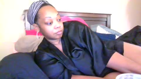 Snapshot of brownroundrenee chatting on 06.13.26 brownroundrenee online show from 06.13.26