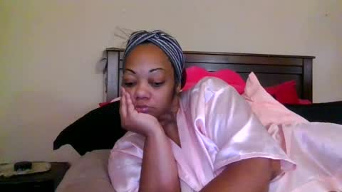Snapshot of brownroundrenee chatting on 07.11.26 brownroundrenee online show from 07.11.26