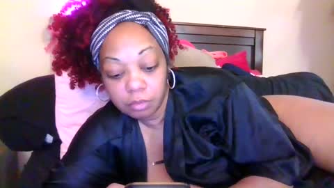 Snapshot of brownroundrenee chatting on 07.15.26 brownroundrenee online show from 07.15.26