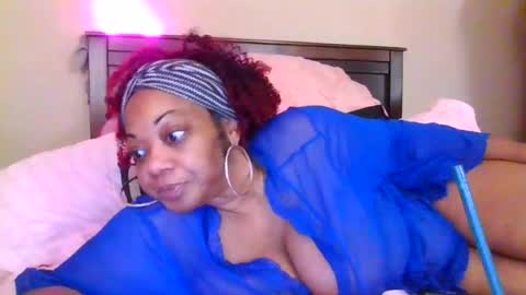 Snapshot of brownroundrenee chatting on 07.27.26 brownroundrenee online show from 07.27.26