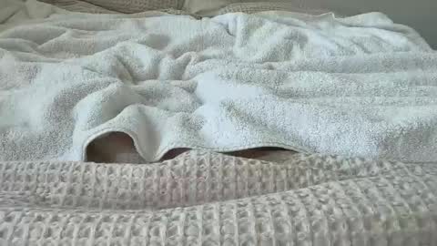 tall smooth vers gay online show from 01.12.25