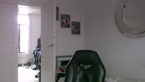 Bruce online show from 02.05.25