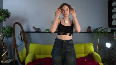 Snapshot of brunaeveritt chatting on 05.12.26 Tess online show from 05.12.26